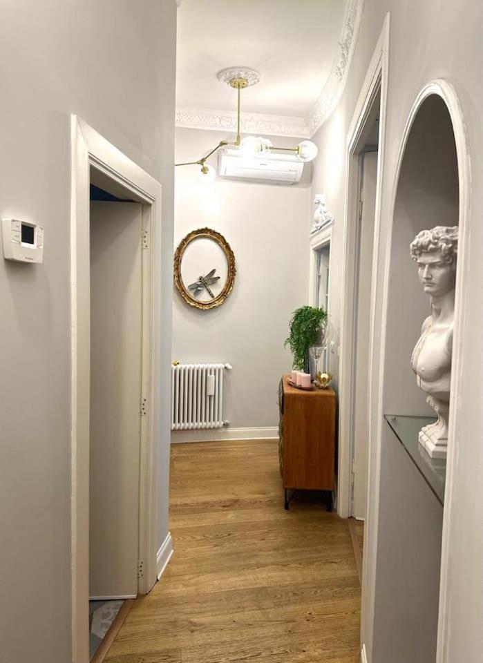 Bay Of Art Appartement Triëst Buitenkant foto